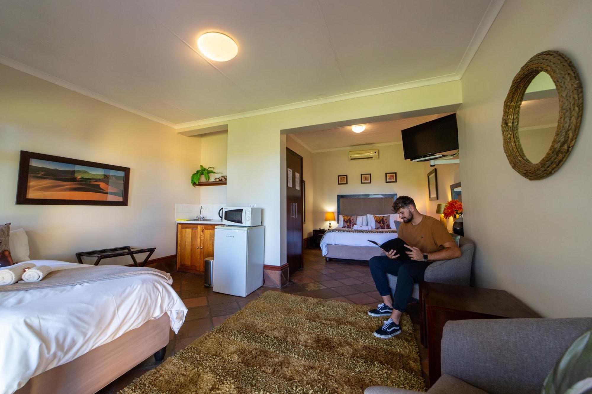 Sunriver Kalahari Lodge Riverside Stay In Upington Rum bild