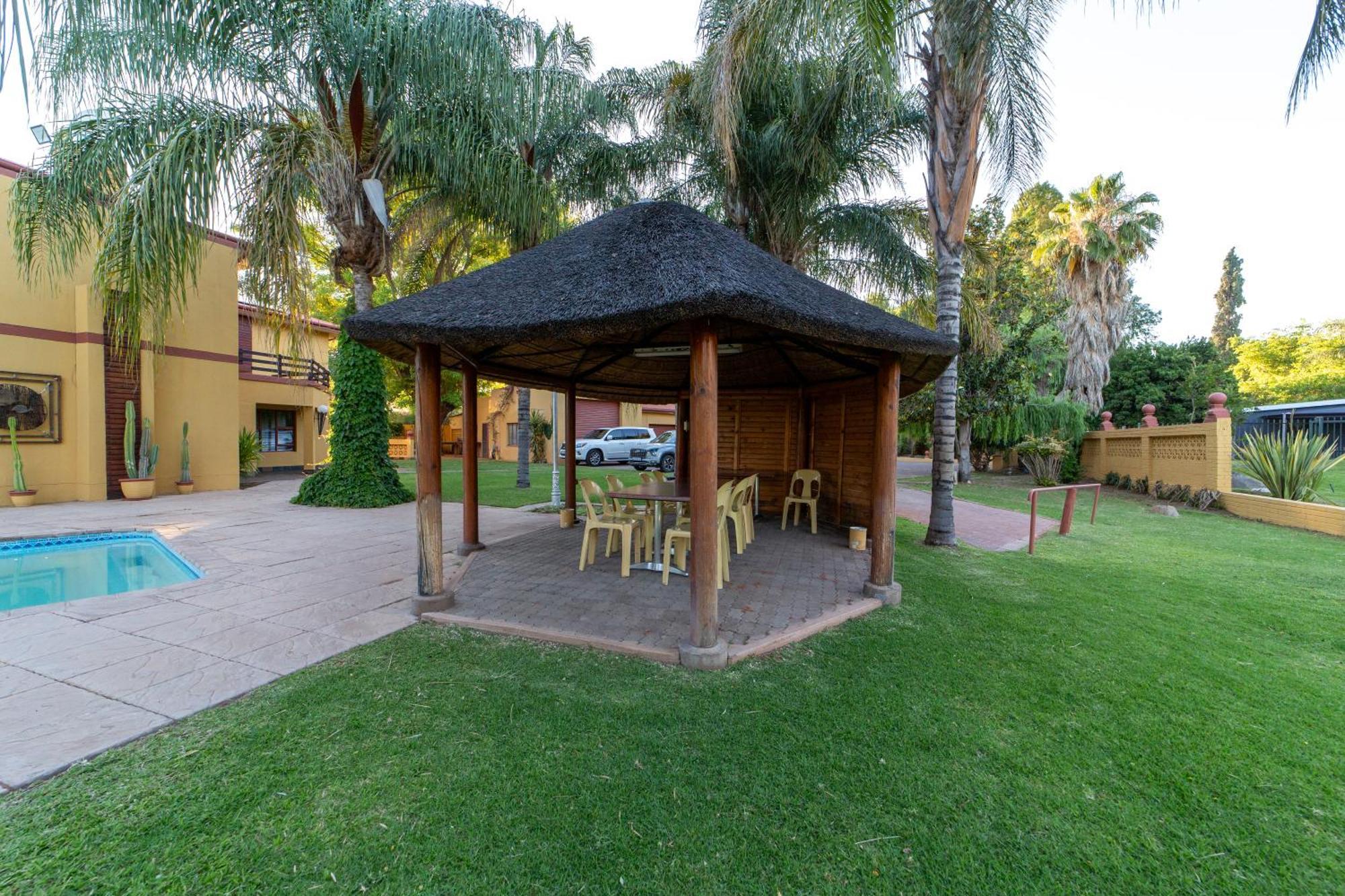 Sunriver Kalahari Lodge Riverside Stay In Upington Exteriör bild
